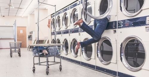 Eau du sèche-linge : 8 idées pratiques pour la réutiliser