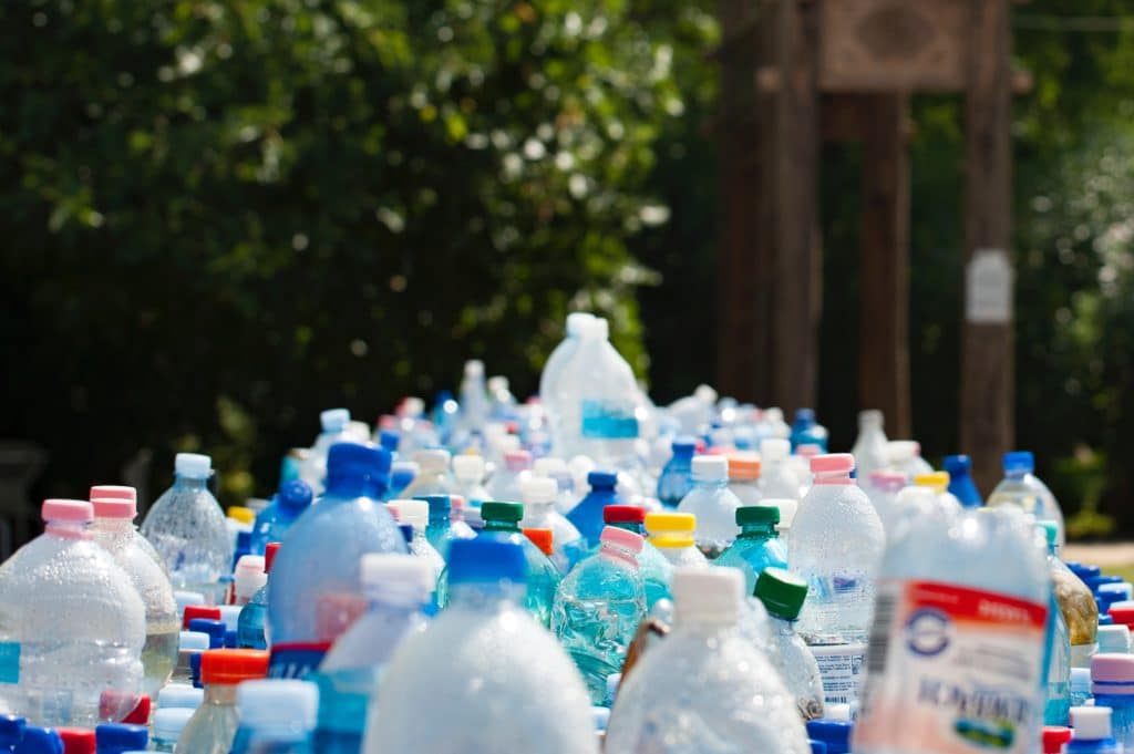 Jarrête Leau En Bouteille Plastique