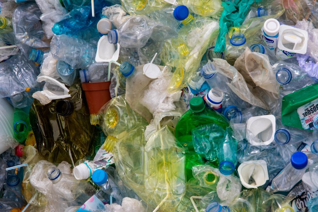 Jarrête Leau En Bouteille Plastique