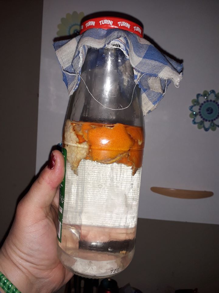 bouteille de vinaigre blanc aromatisé