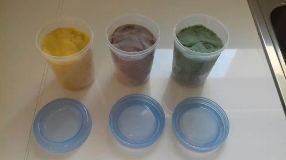 pâte à modeler maison de 3 couleurs