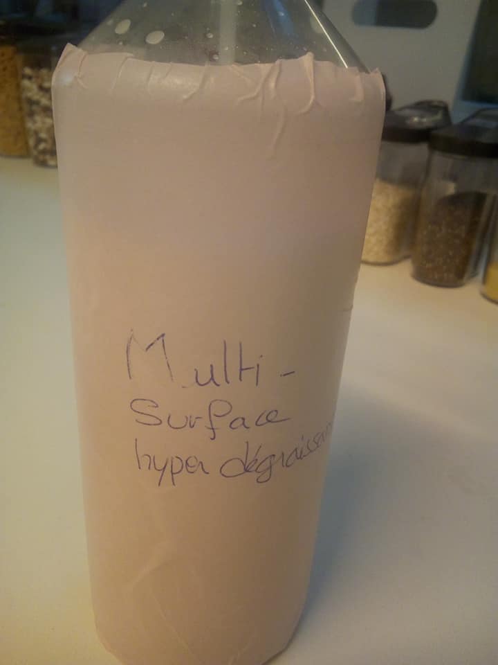 bouteille de nettoyant maison