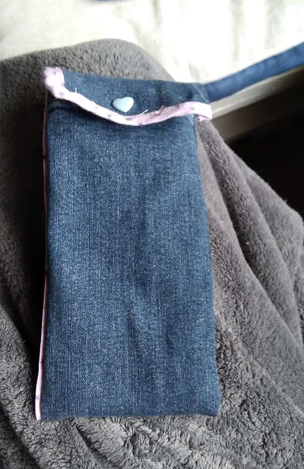 recycler un jean en pochette pour portable